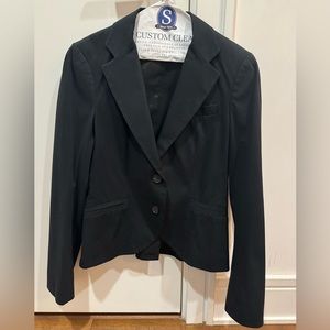 Great quality Theory Blazer Size 6. Selling because I have too many blazers